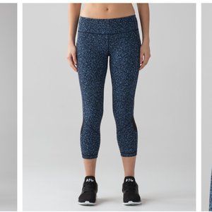 Lululemon Pace Rival Crop Leggings in Daisy Dust Illuminight Black / Black